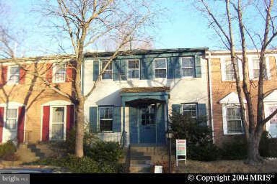 WOW! WANT A LARGE BEAUTIFUL HOME???  HERE IT IS 2112 SQ FT!  NO COMPETITION FOR THIS ONE..  AVAIL 31 MAY 15 *  OWNER MOVING TO  DETACHED HOME * WALK 2 BLOCKS TO VRE RAIL STA  OR 2 BLOCKS TO COMMUTER PARKING LOT* FAST ENTRY TO I-95 OR US HWY 1 *  COMMUNITY POOL AND PLAY GROUND * FLAGSTONE PATIO * DON'T PROCRASTINATE - BE FIRST - CALL JERRY OR HARDY OR AIDE FOR APPOINTMENT