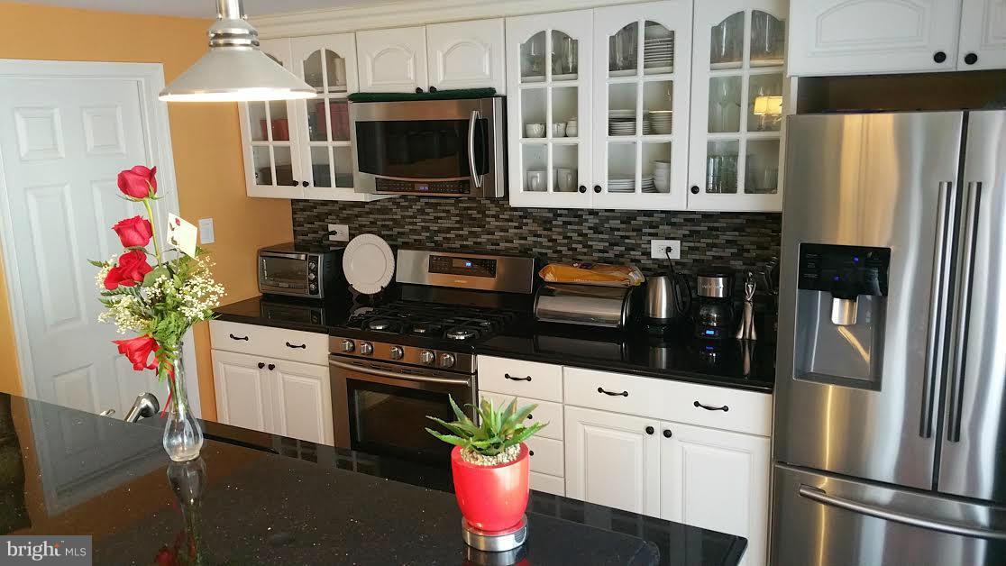 GREENWICH HILL - Residential Lease