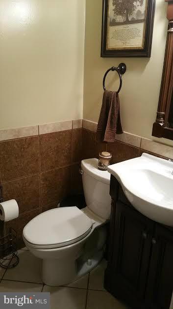 GREENWICH HILL - Residential Lease