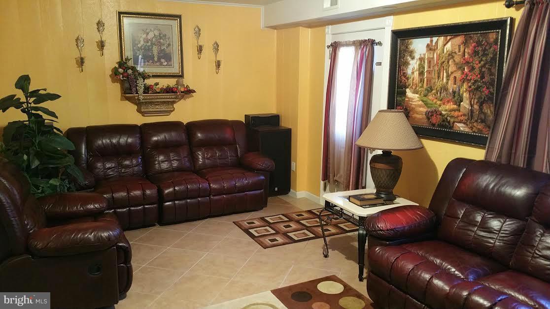 GREENWICH HILL - Residential Lease