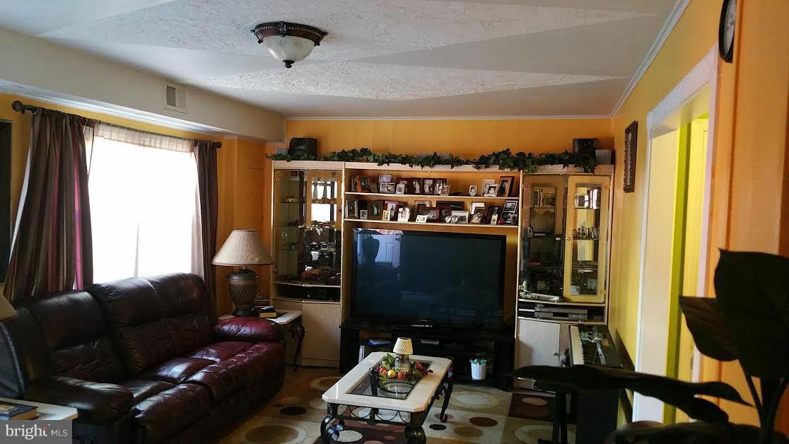 GREENWICH HILL - Residential Lease