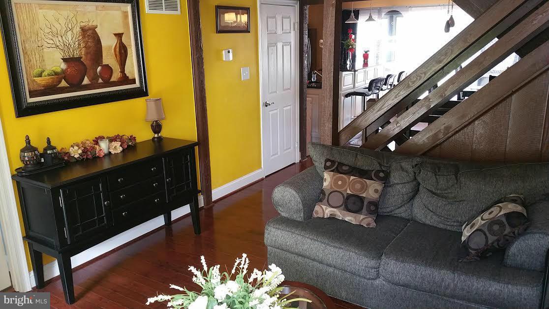 GREENWICH HILL - Residential Lease