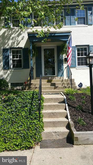 GREENWICH HILL - Residential Lease