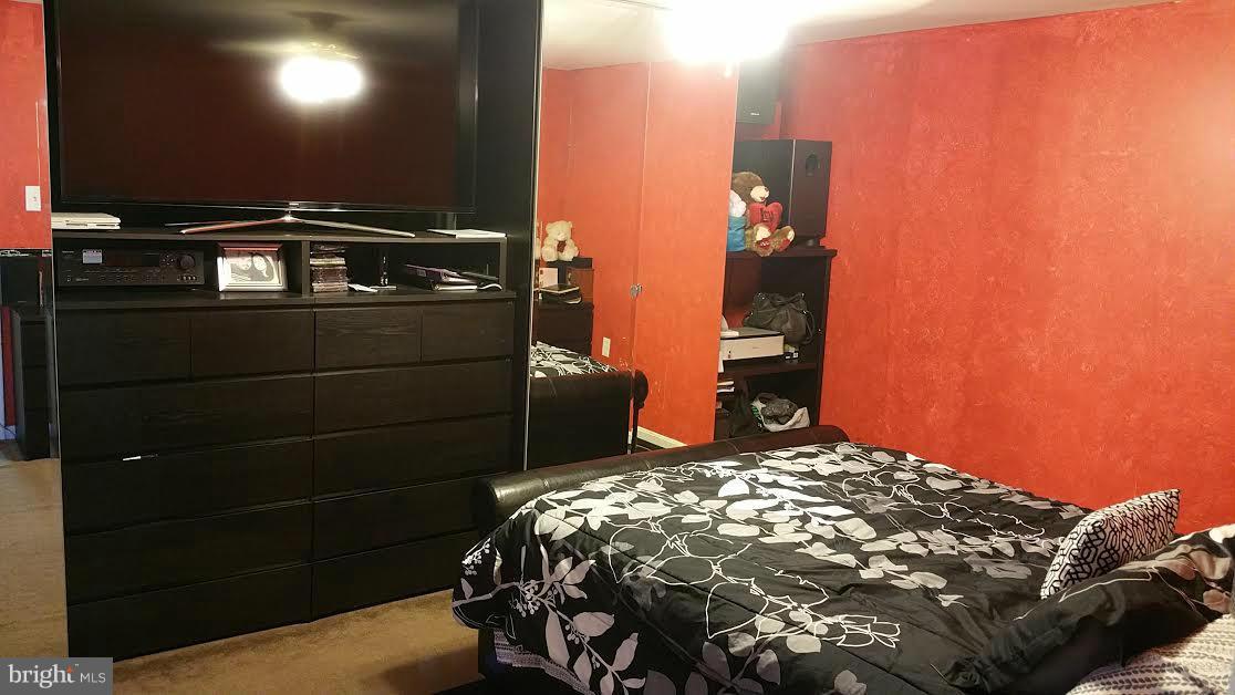 GREENWICH HILL - Residential Lease