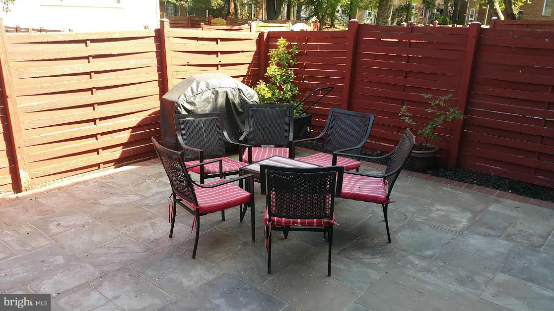 GREENWICH HILL - Residential Lease