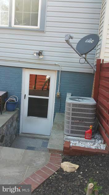 GREENWICH HILL - Residential Lease