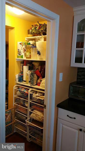 GREENWICH HILL - Residential Lease