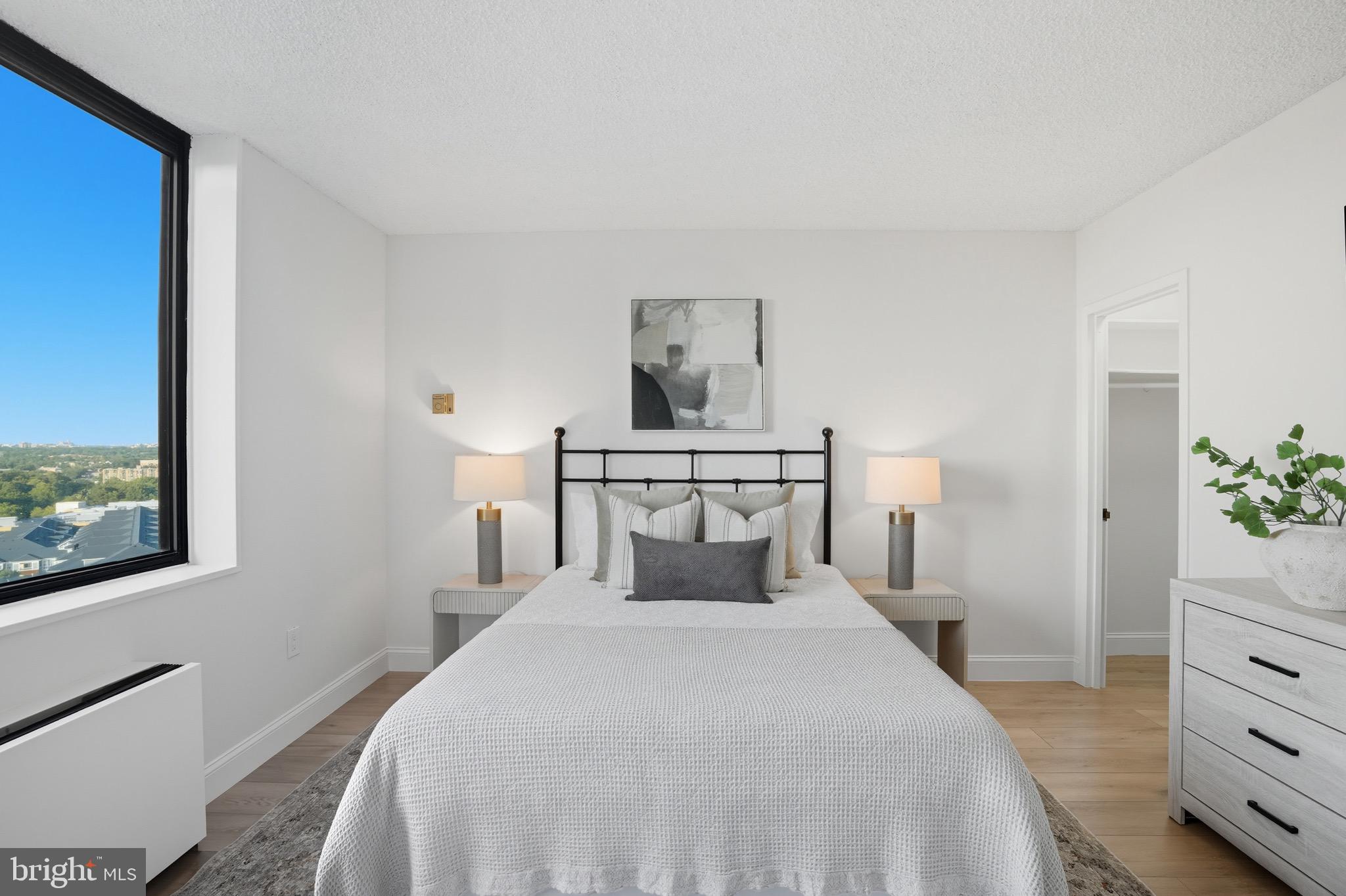 SKYLINE PLAZA - Residential