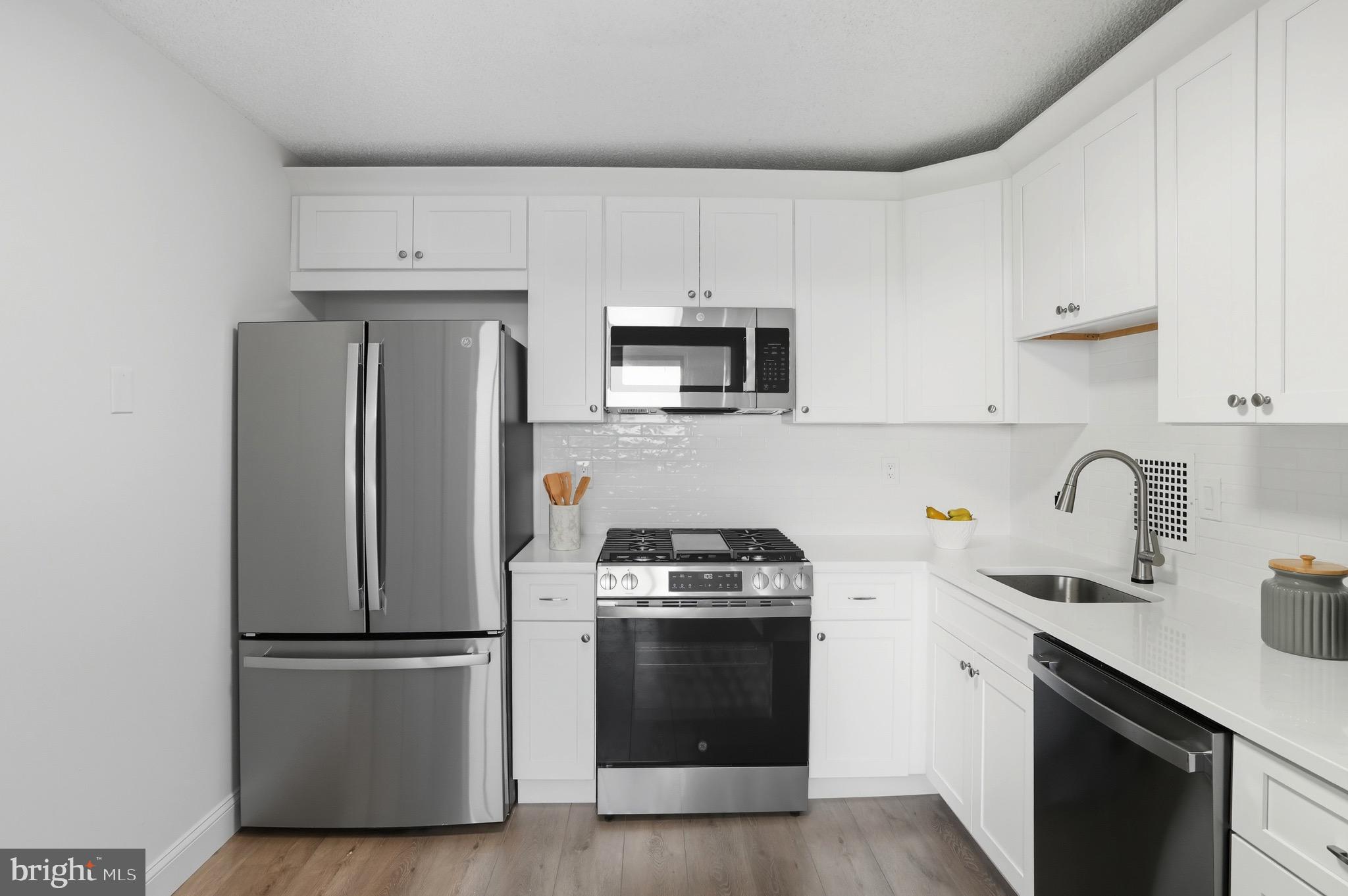 SKYLINE PLAZA - Residential