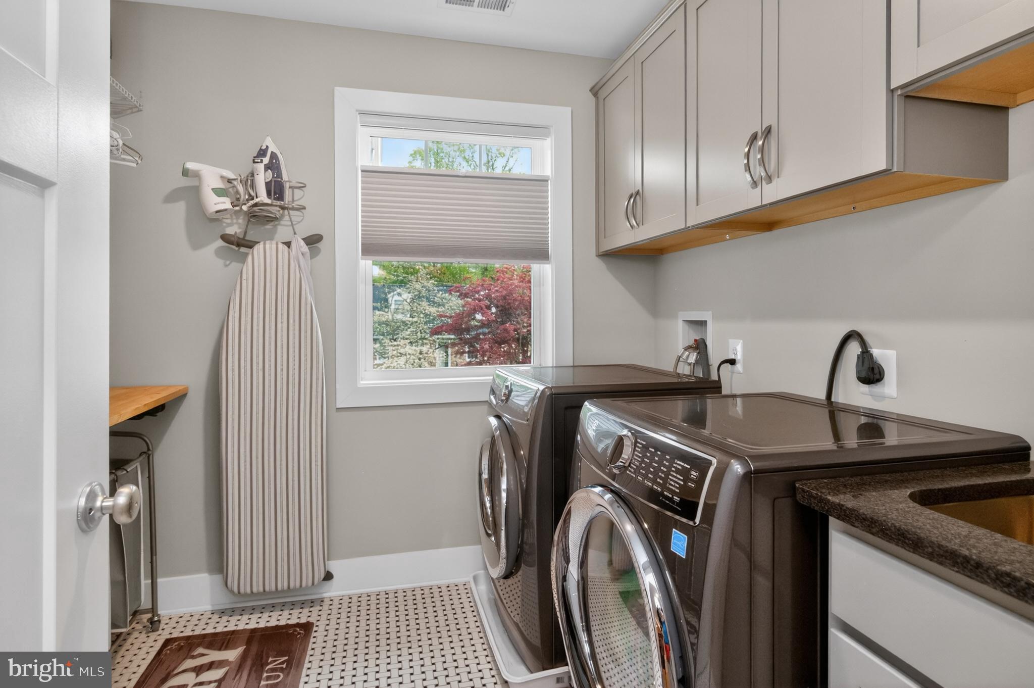 THE COVE - Residential