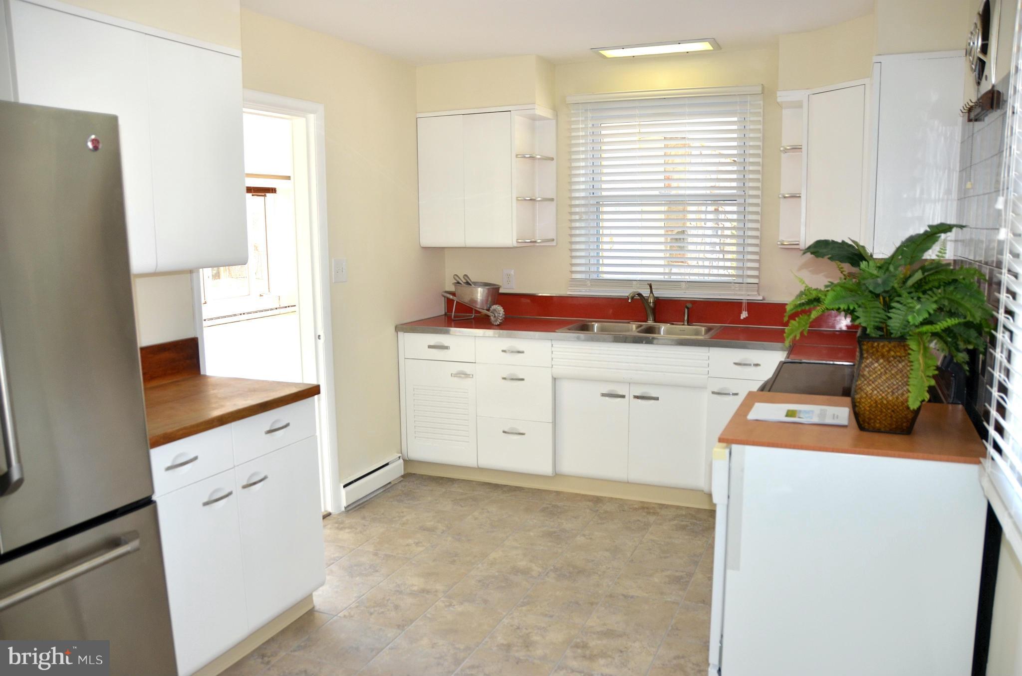 SAUNDERS POINT - Residential Lease