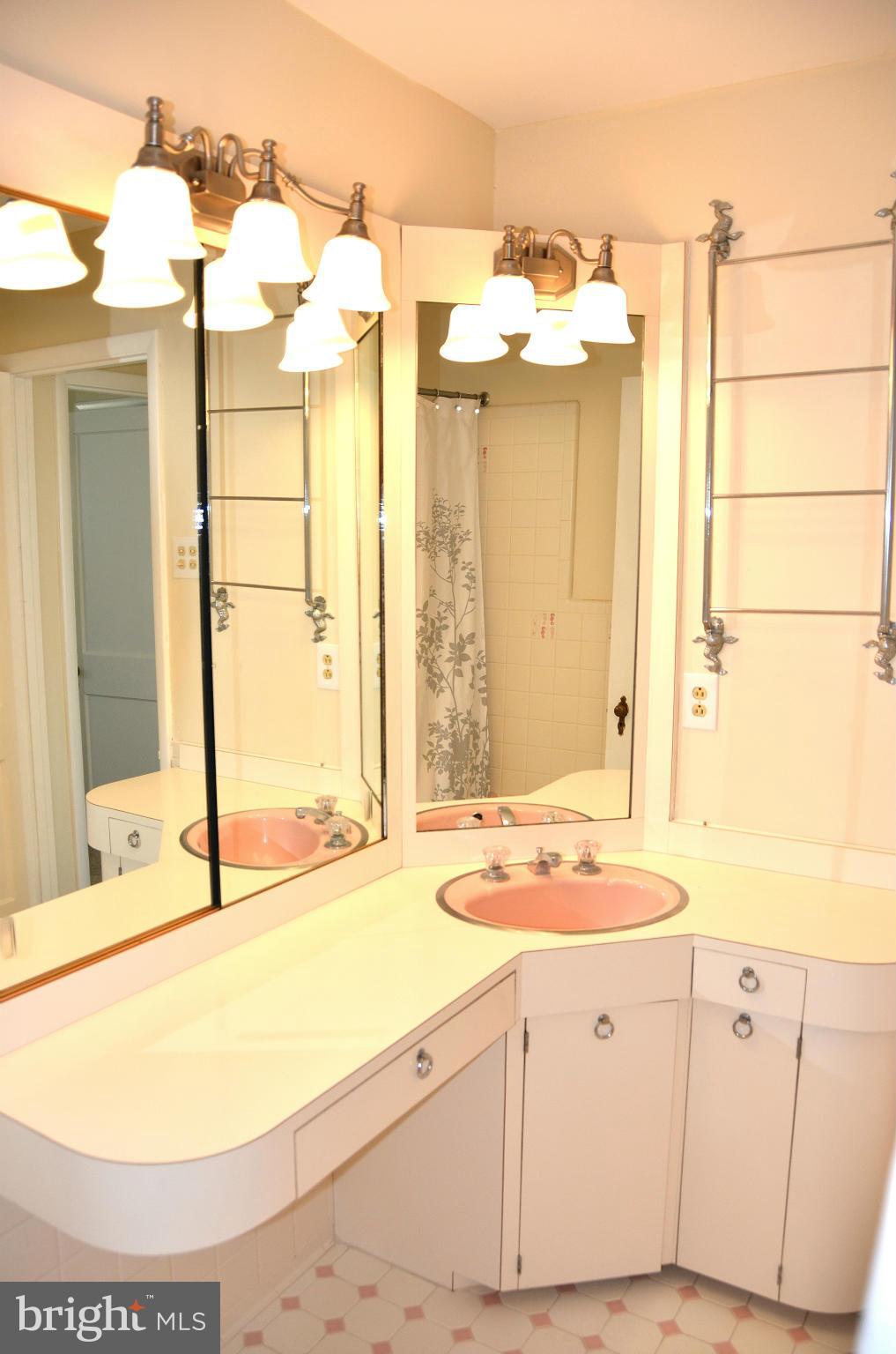 SAUNDERS POINT - Residential Lease