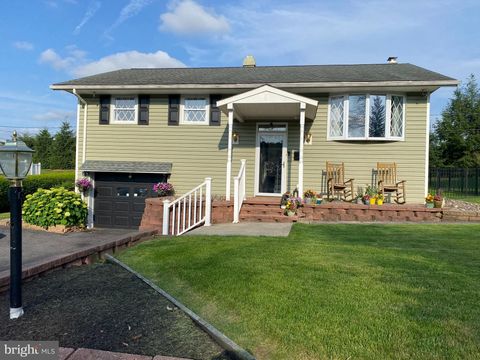 8 CHERRYWOOD ROAD WYOMISSING PA 19610