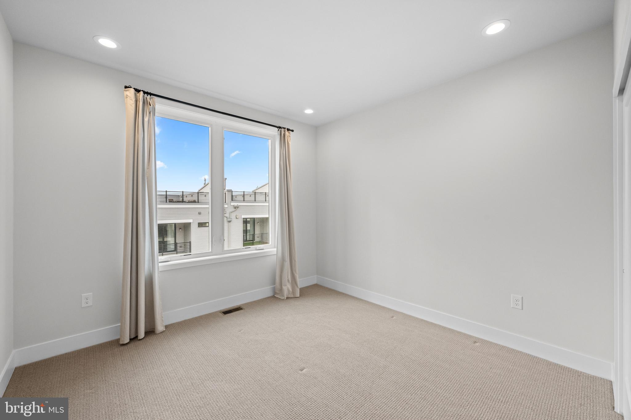 OVERLOOK AT TOWN CENTER - Residential