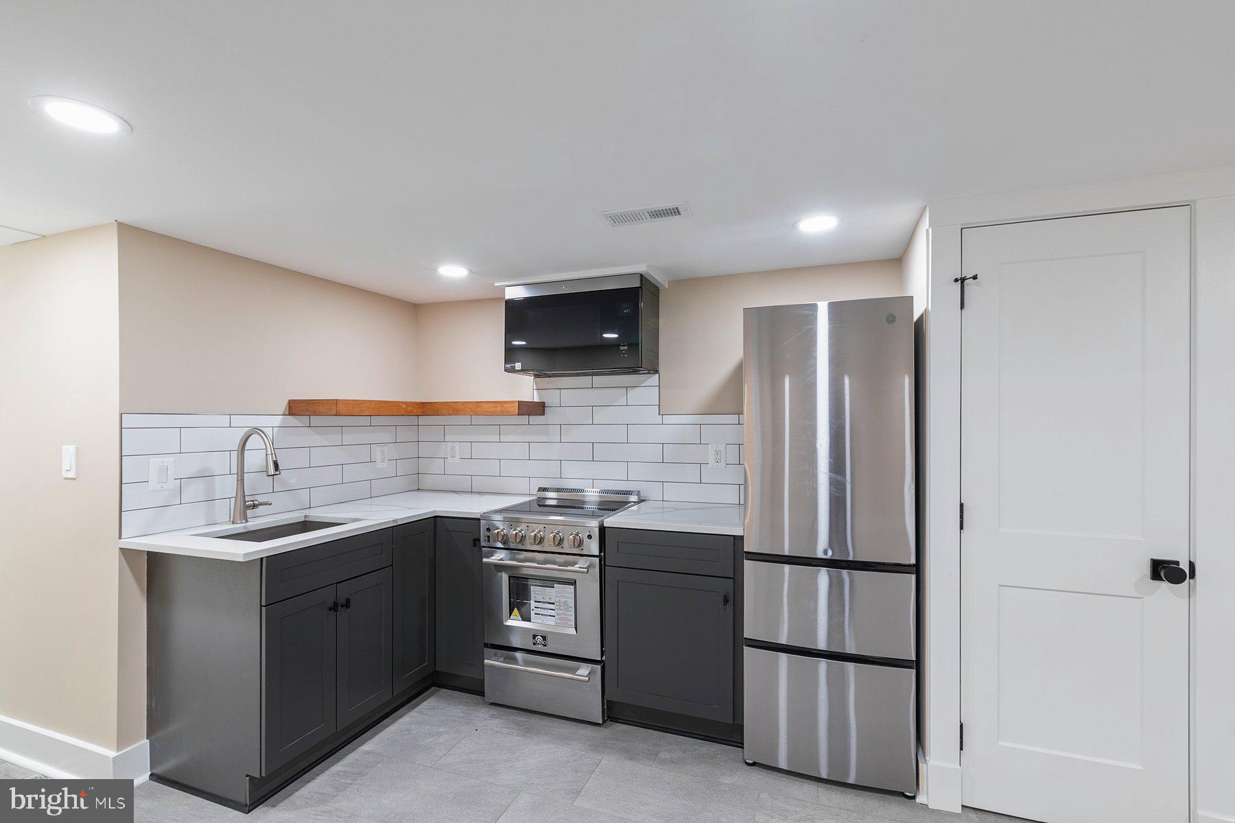 BROOKEVILLE KNOLLS - Residential