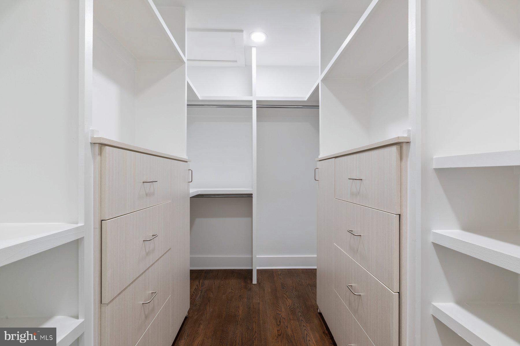 BROOKEVILLE KNOLLS - Residential