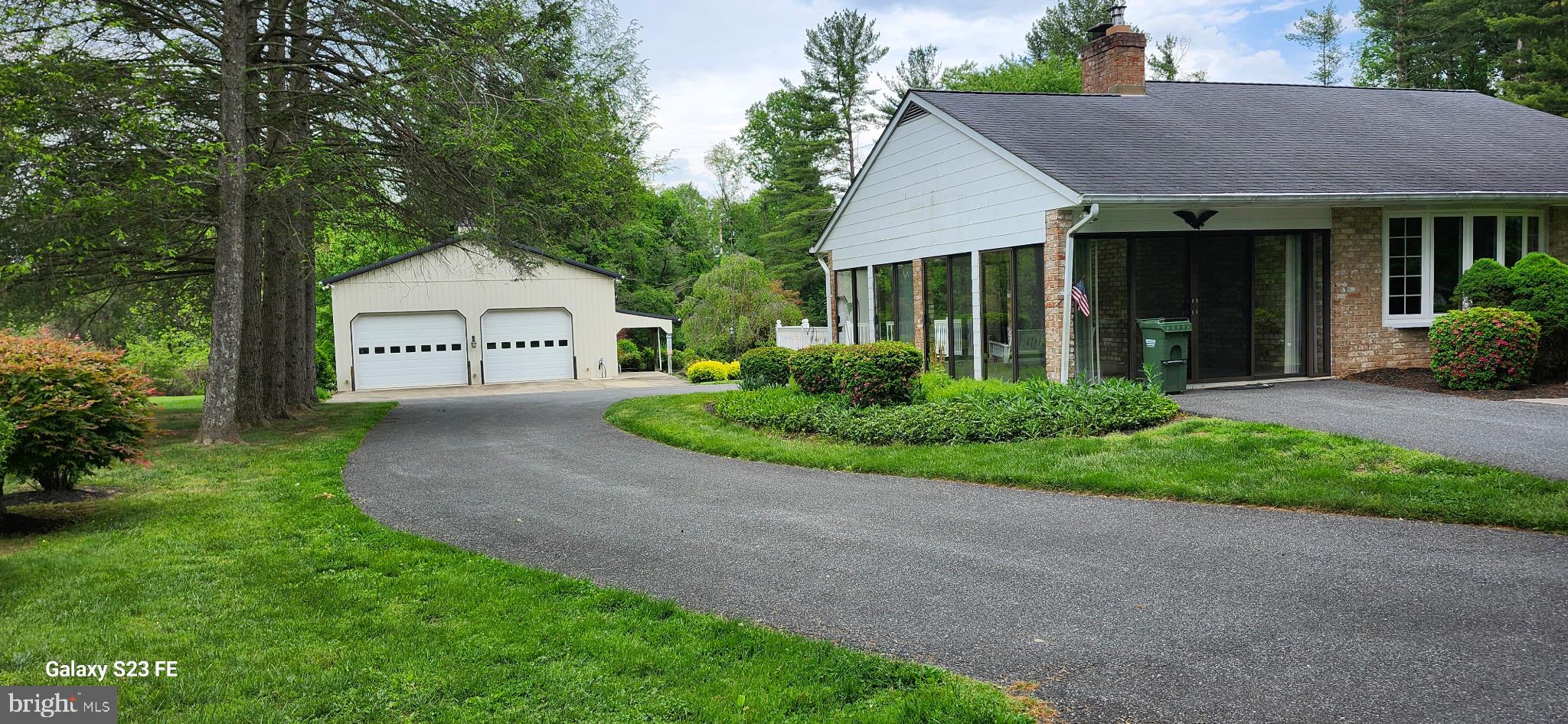 2401 PUTNAM ROAD