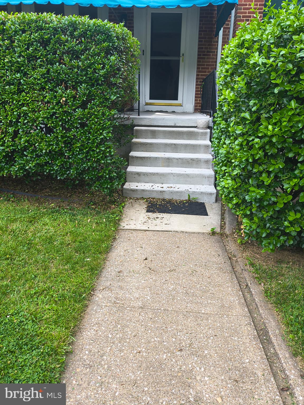 1008 E LAKE AVENUE