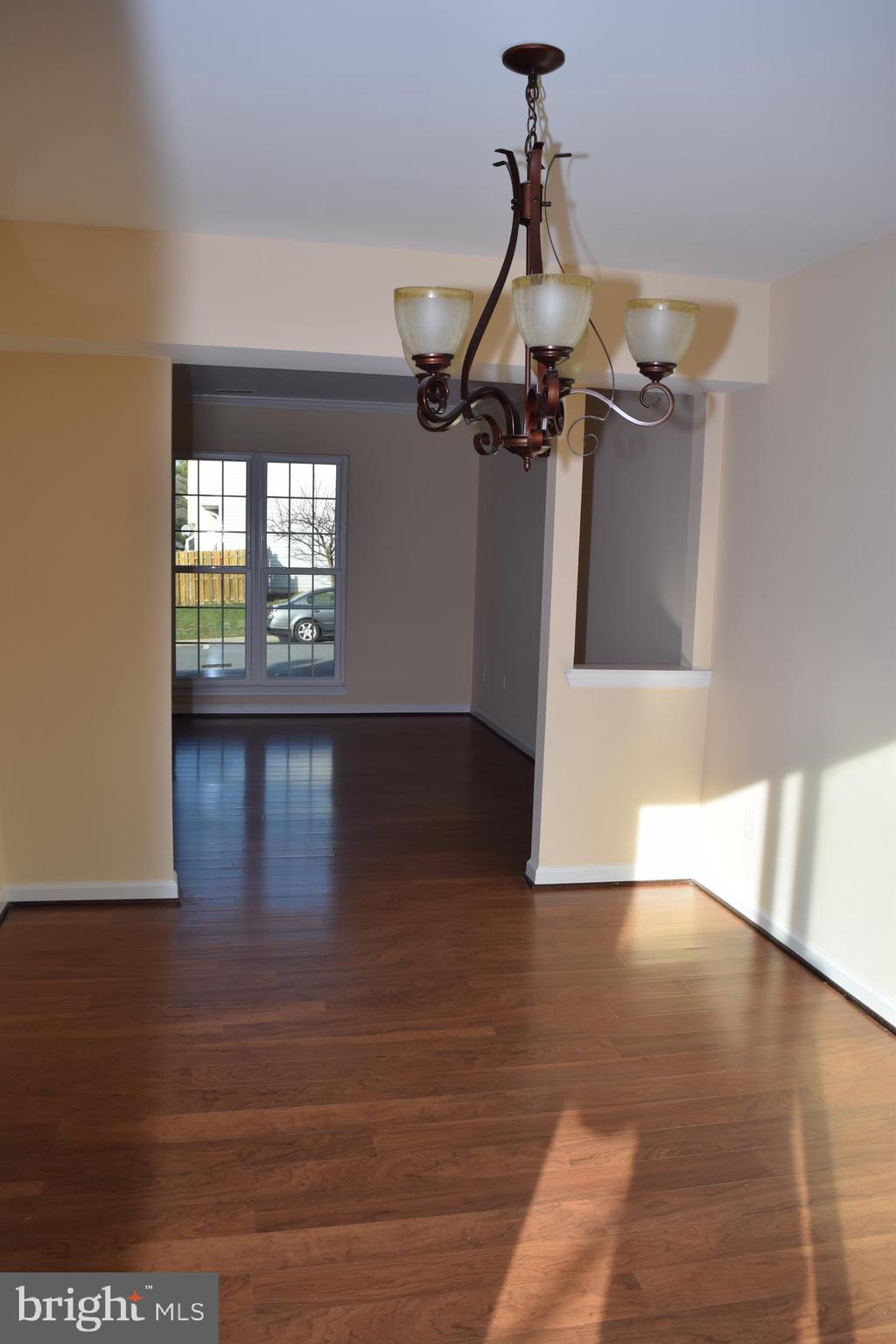 LONDON TOWN WEST - Residential