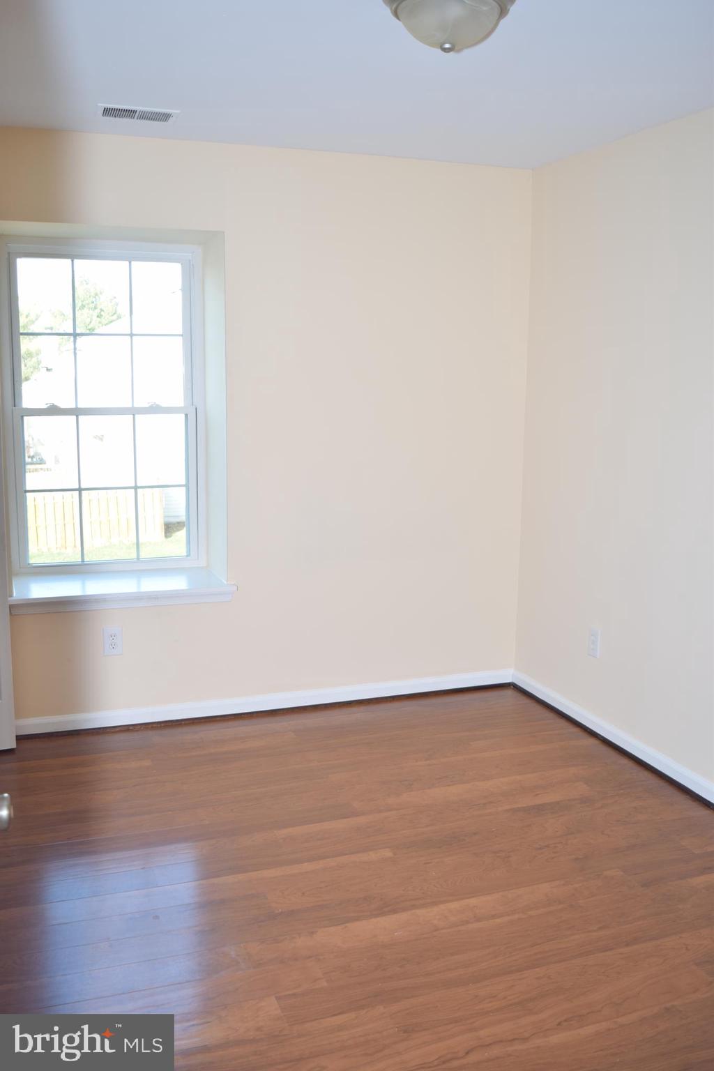 LONDON TOWN WEST - Residential