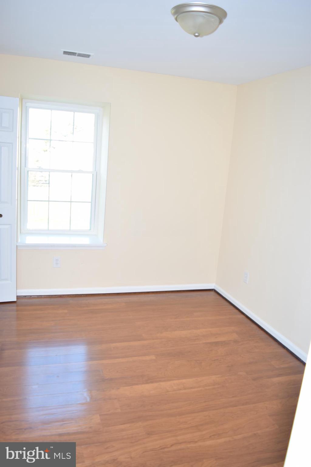 LONDON TOWN WEST - Residential