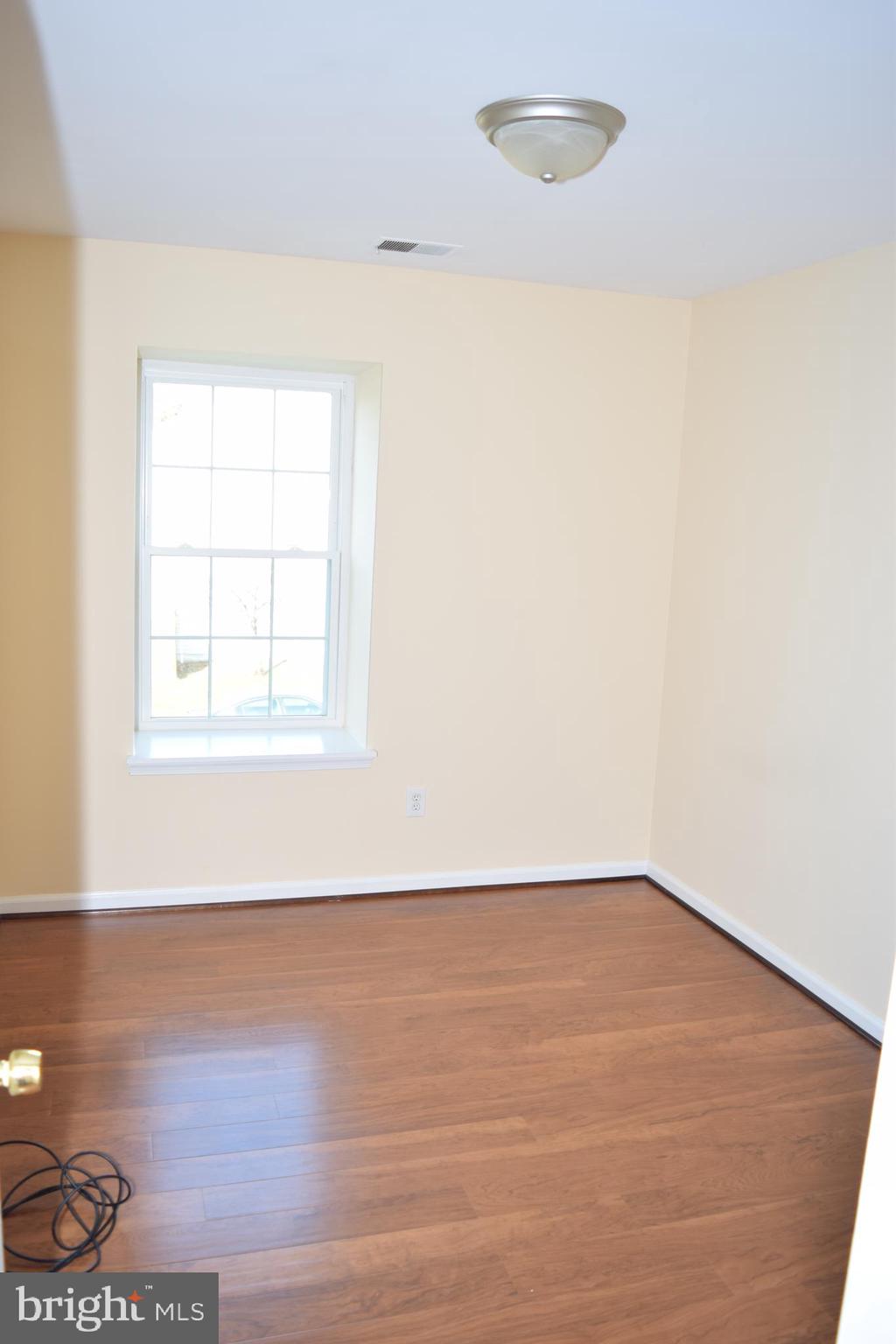 LONDON TOWN WEST - Residential