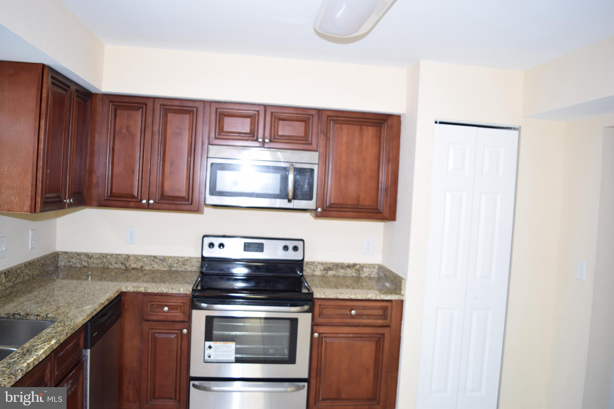 LONDON TOWN WEST - Residential