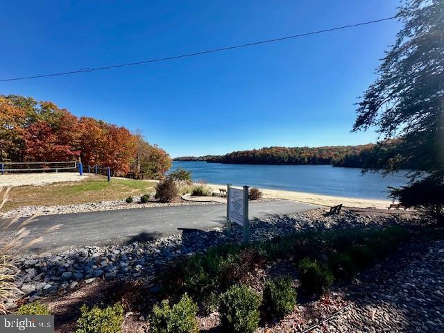 LAKE HOLIDAY ESTATES - Land