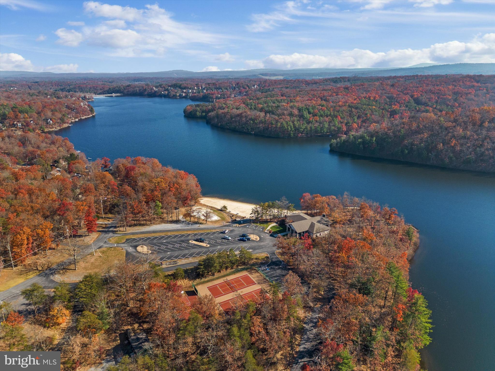 LAKE HOLIDAY ESTATES - Land