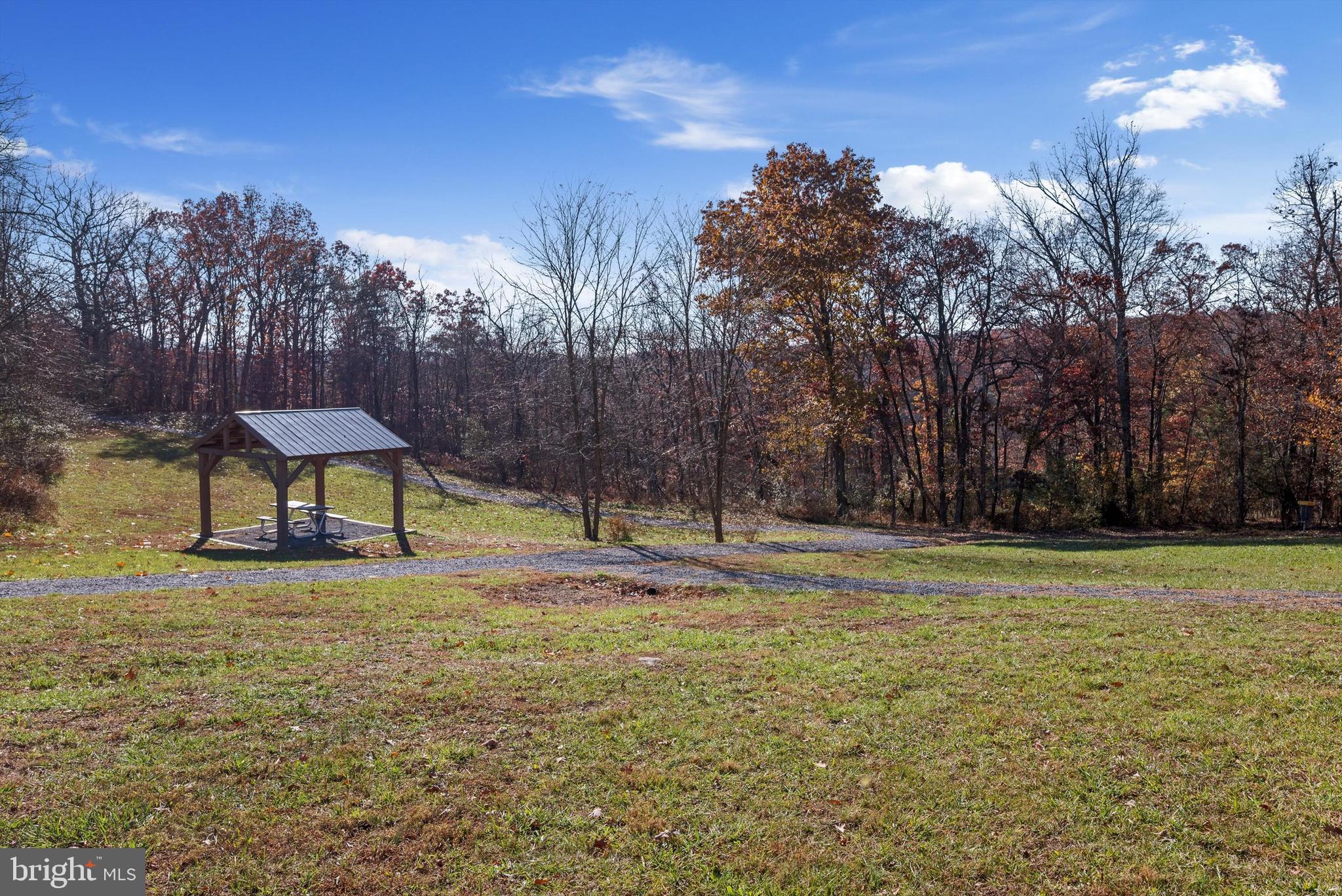 LAKE HOLIDAY ESTATES - Land