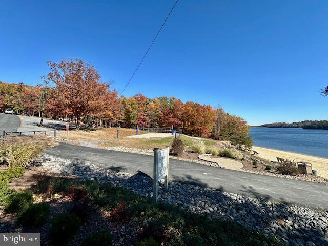 LAKE HOLIDAY ESTATES - Land