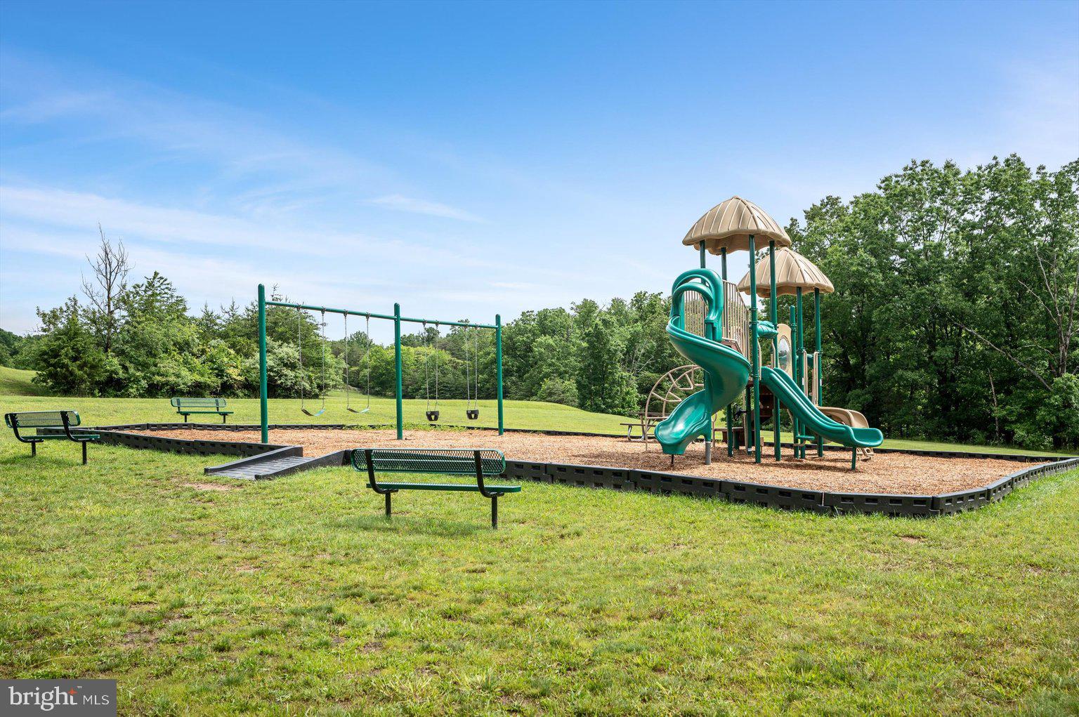 LAKE HOLIDAY ESTATES - Land