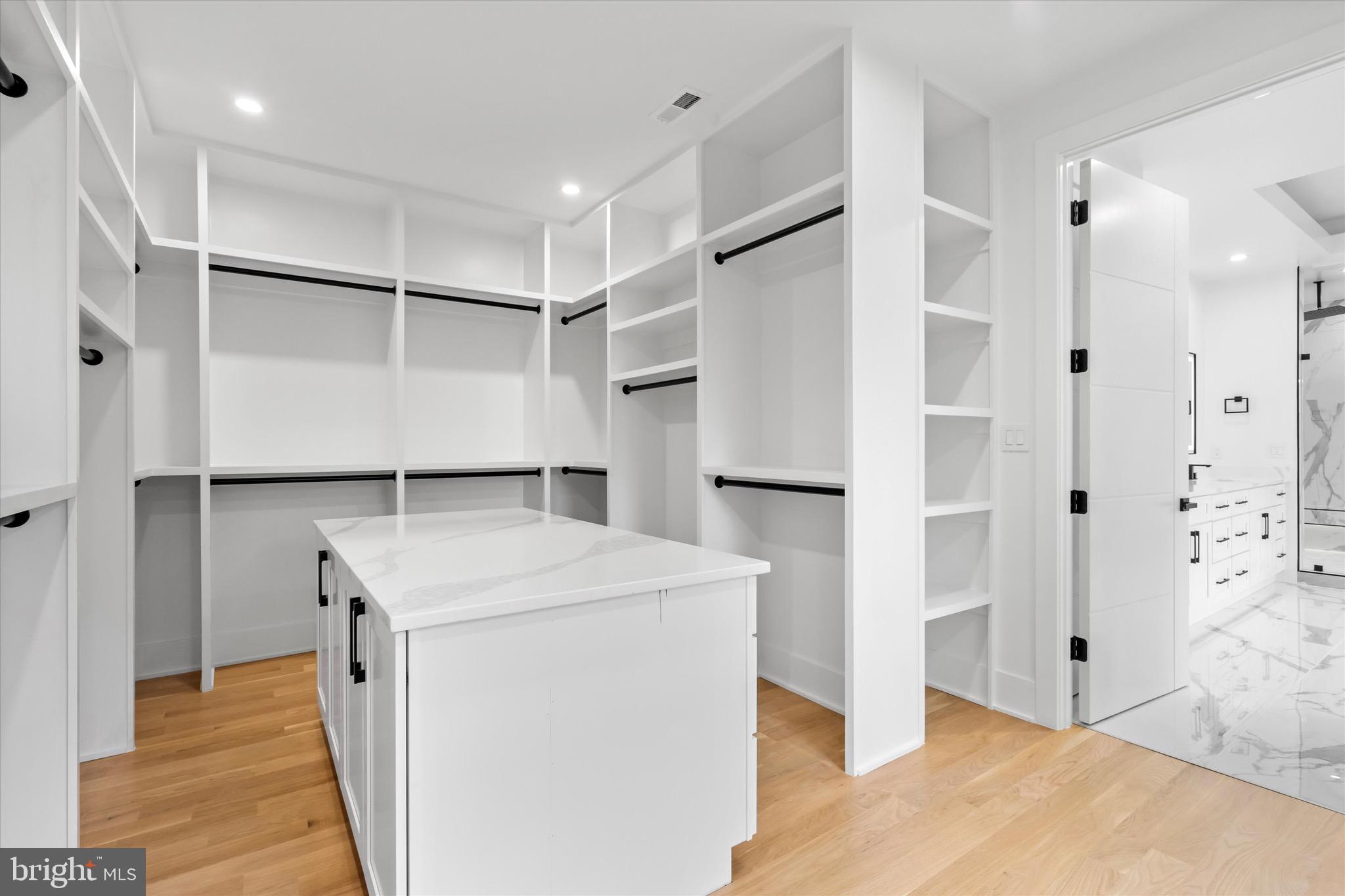 ELCINO MANOR - Residential