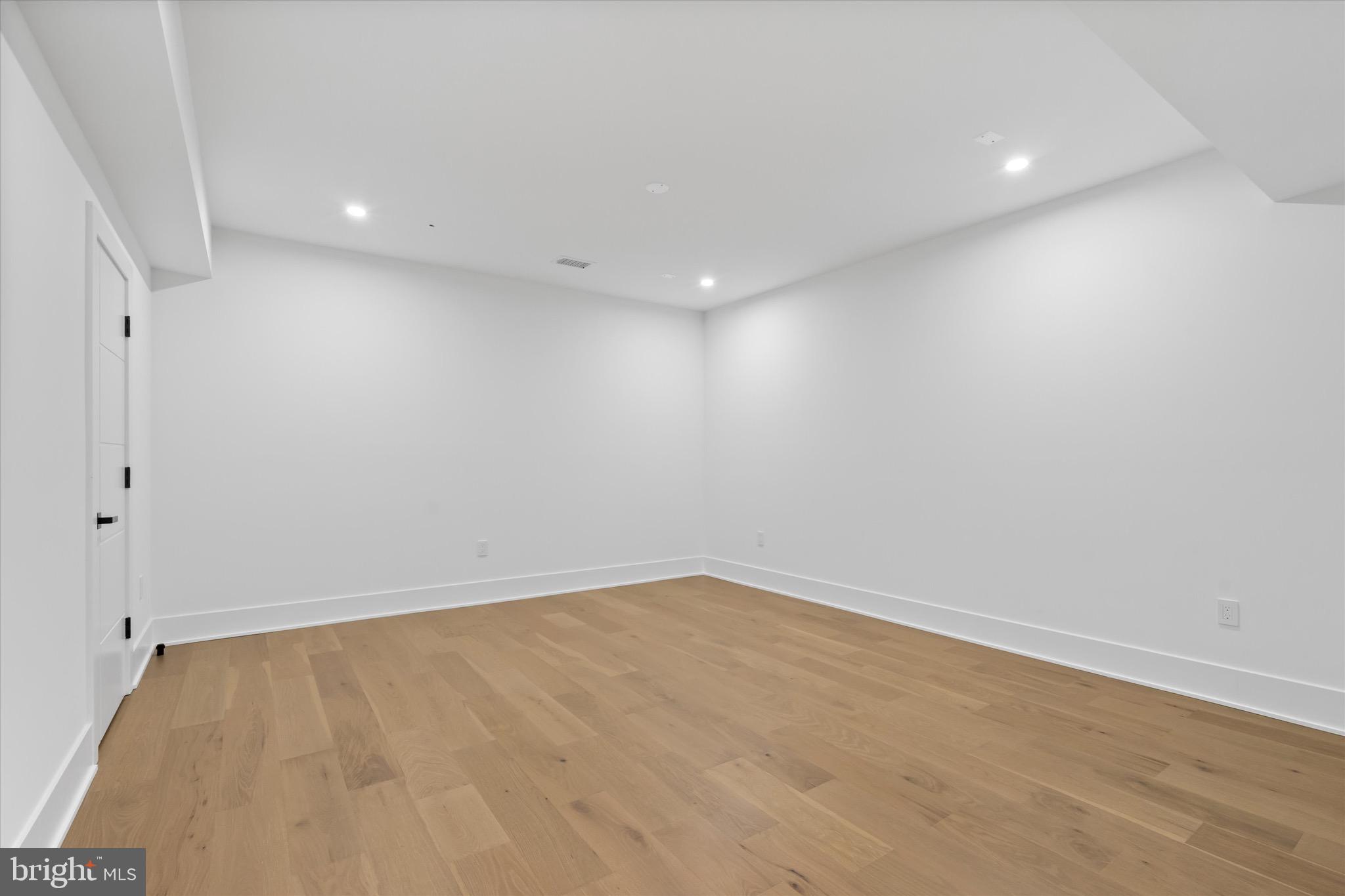 ELCINO MANOR - Residential