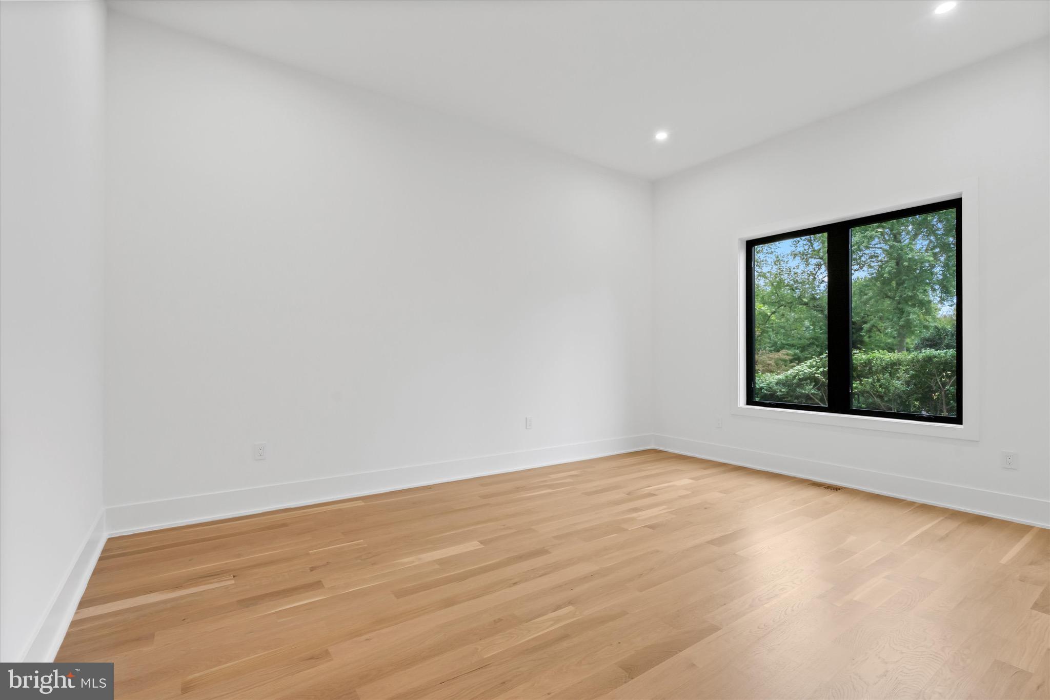 ELCINO MANOR - Residential