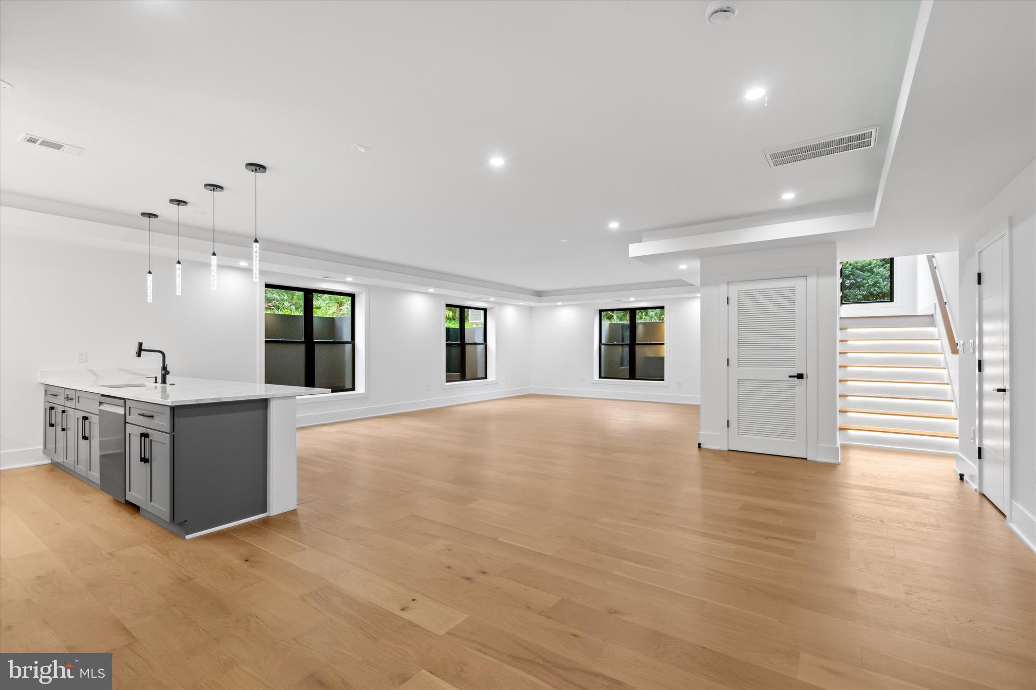 ELCINO MANOR - Residential