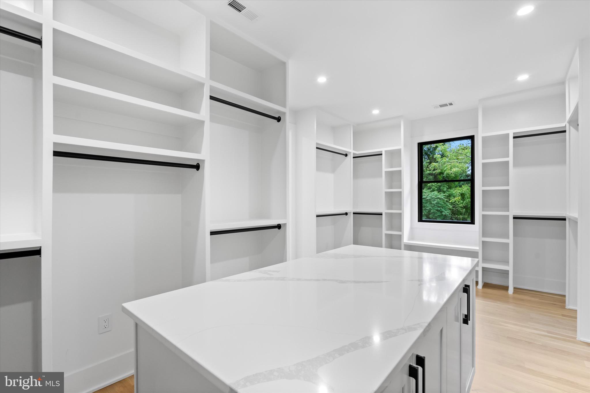 ELCINO MANOR - Residential