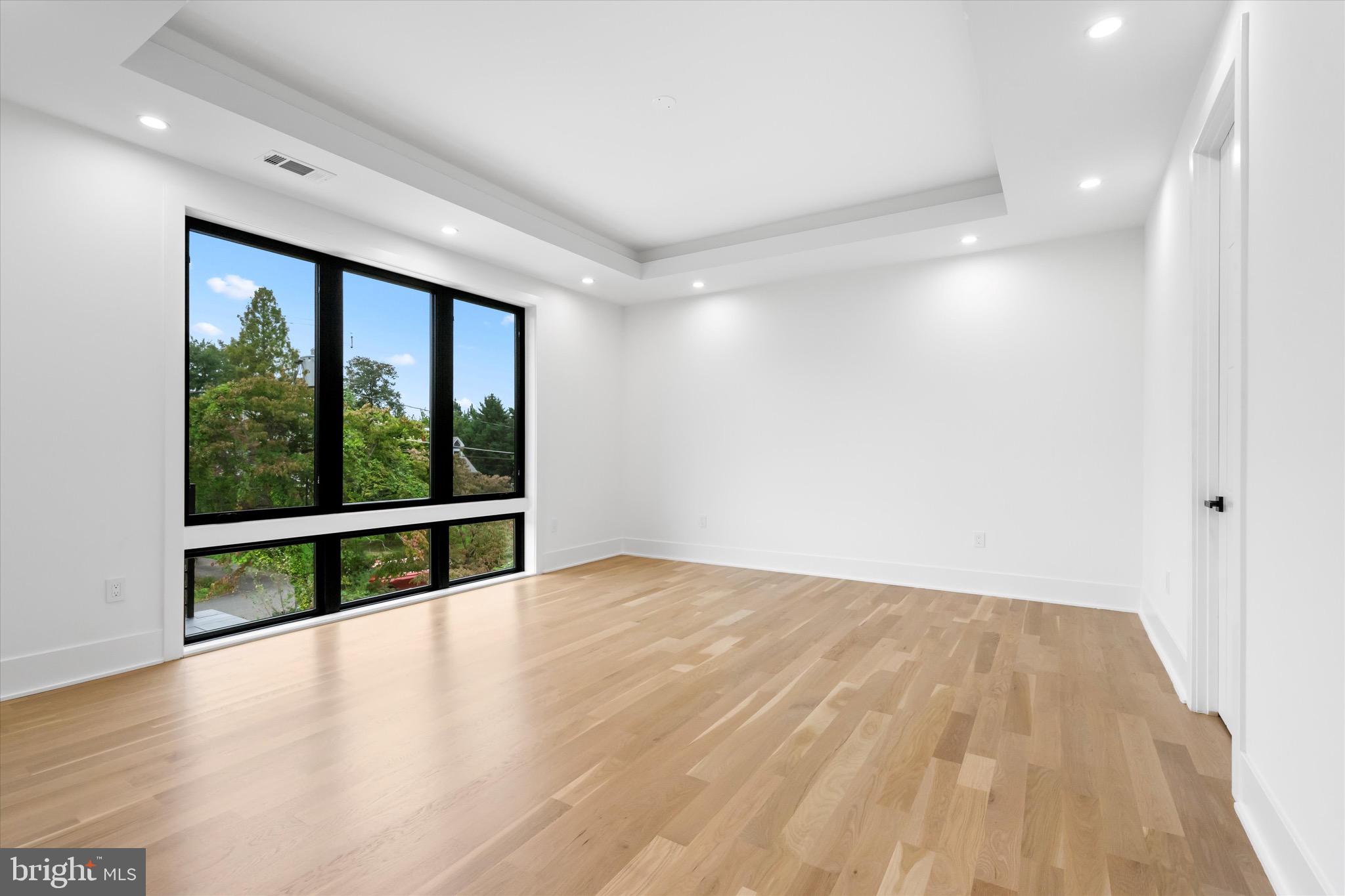 ELCINO MANOR - Residential