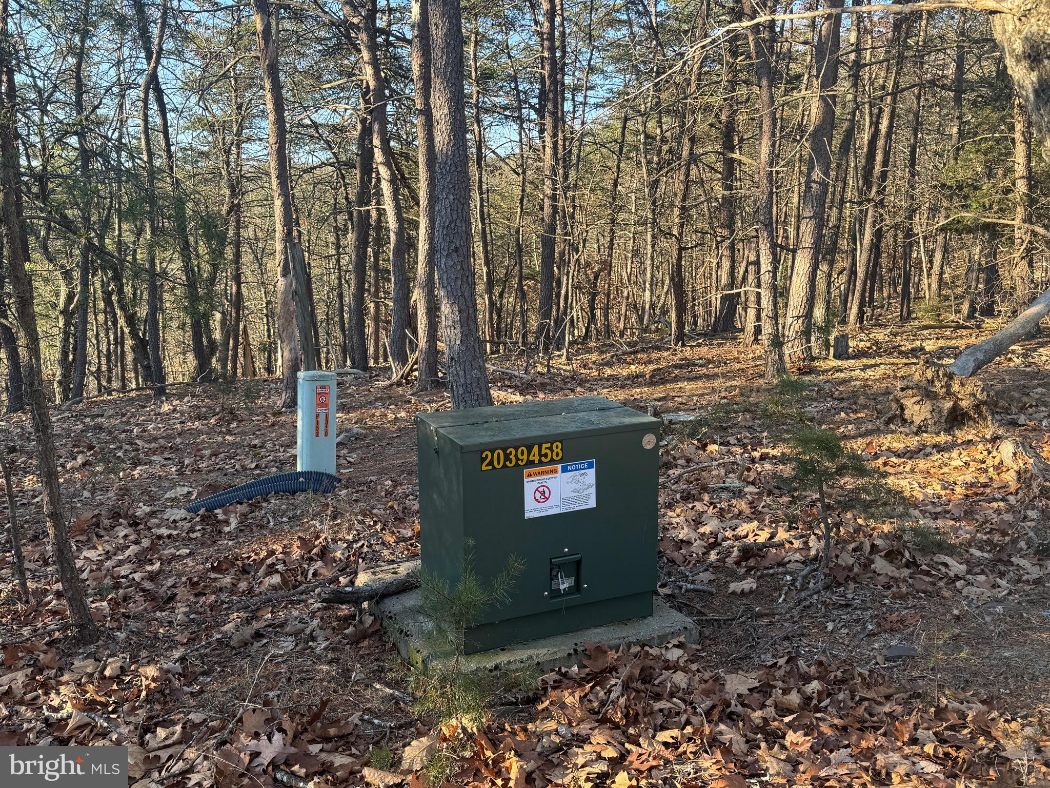 MOUNTAIN COVE - Land