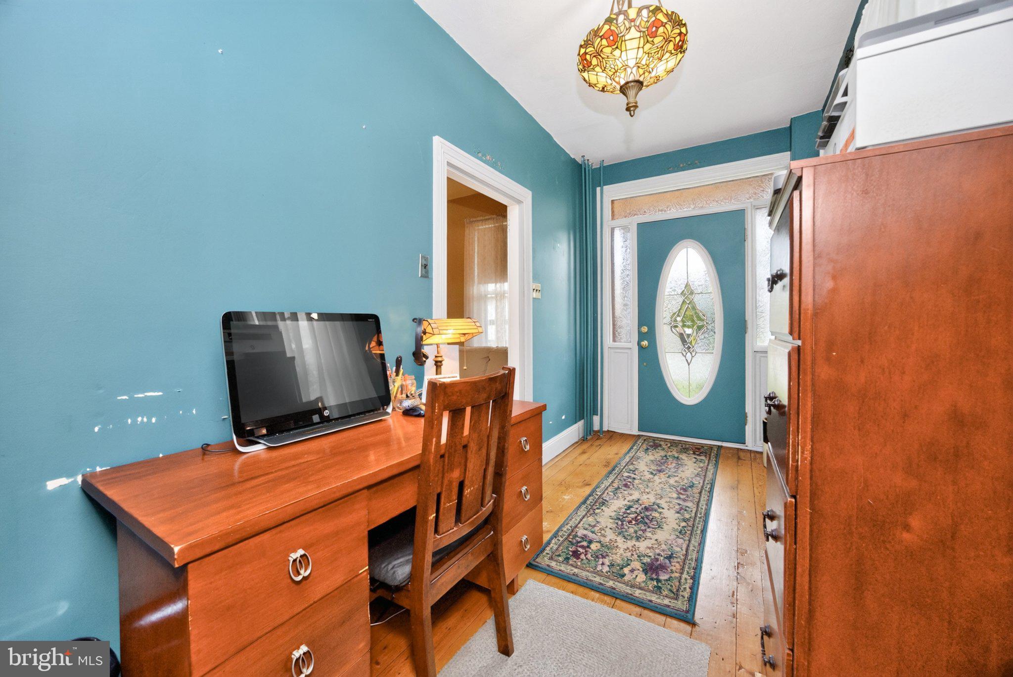 16 HILLTOWN PIKE