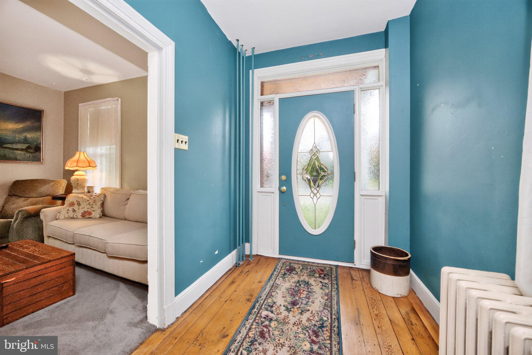 16 HILLTOWN PIKE