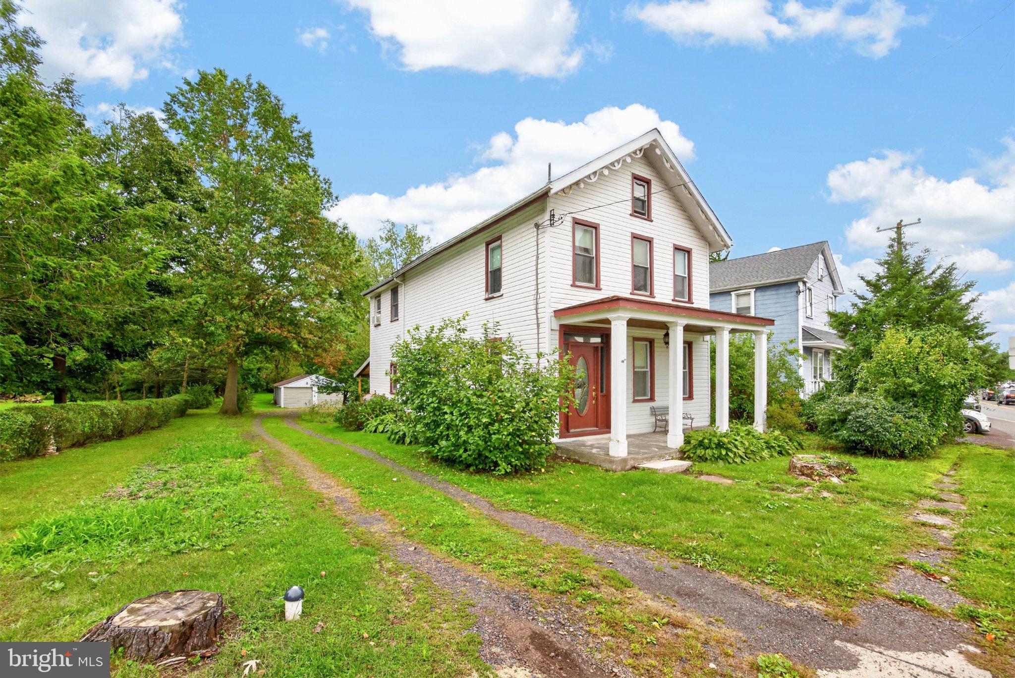 16 HILLTOWN PIKE