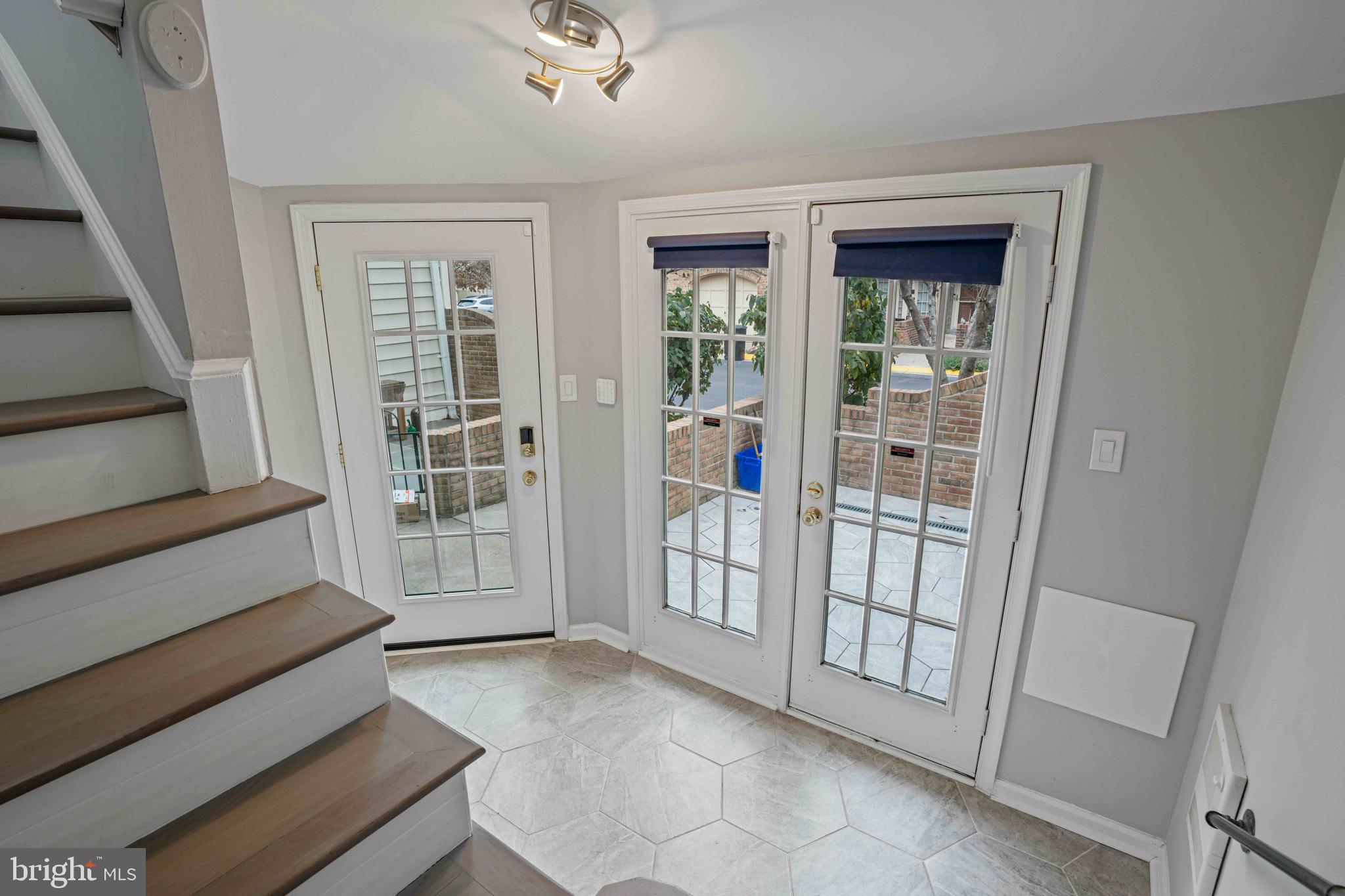 LUXBERRY COURTS - Residential