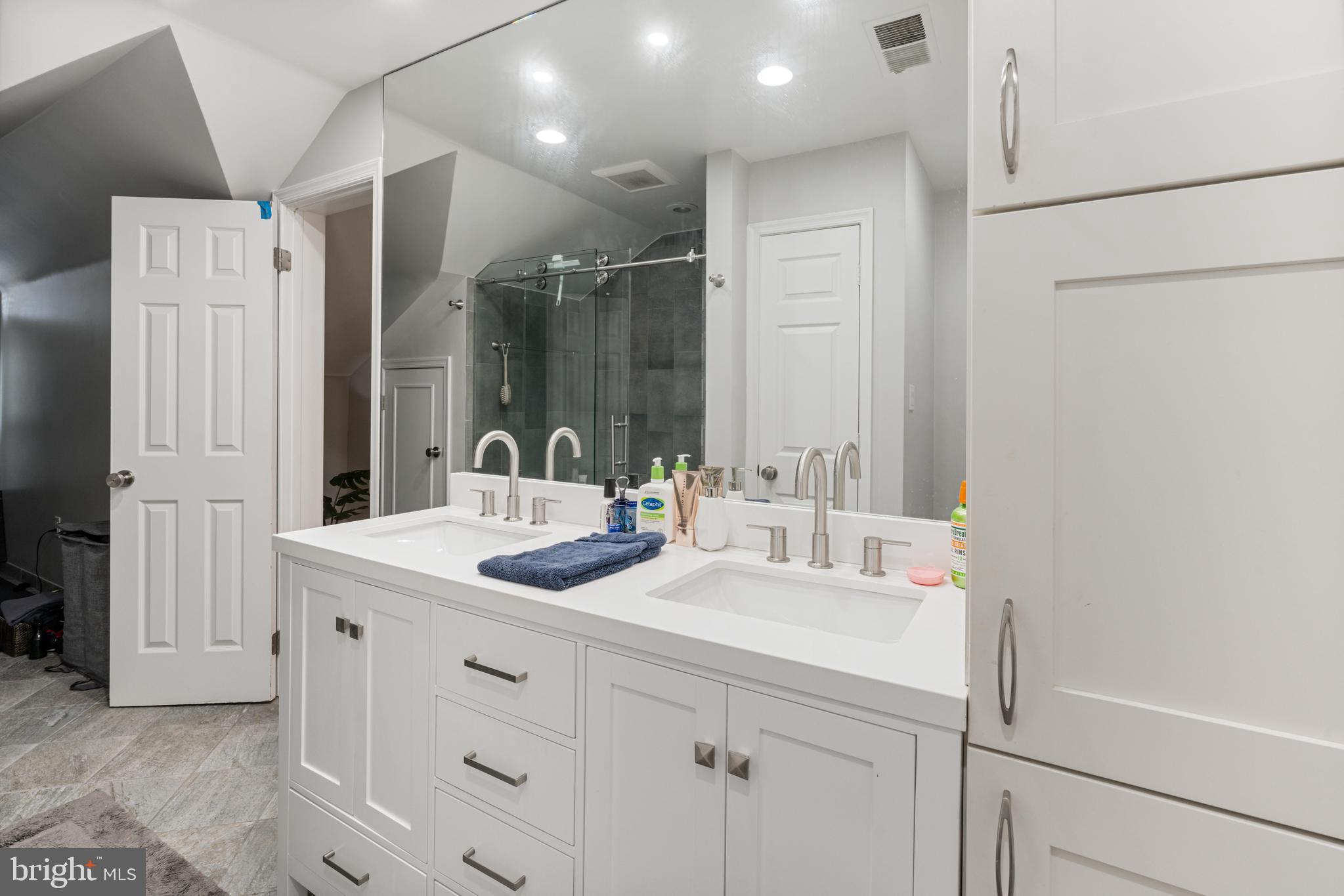 LUXBERRY COURTS - Residential