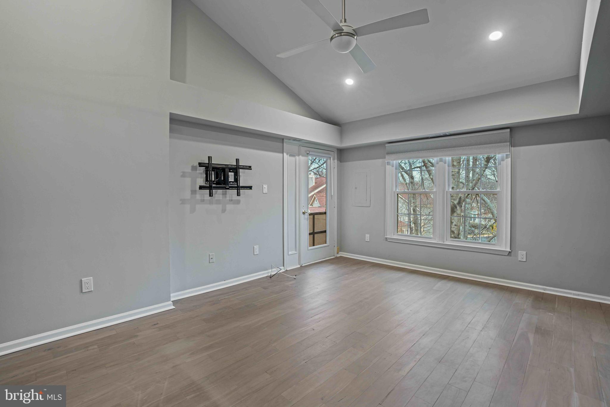 LUXBERRY COURTS - Residential