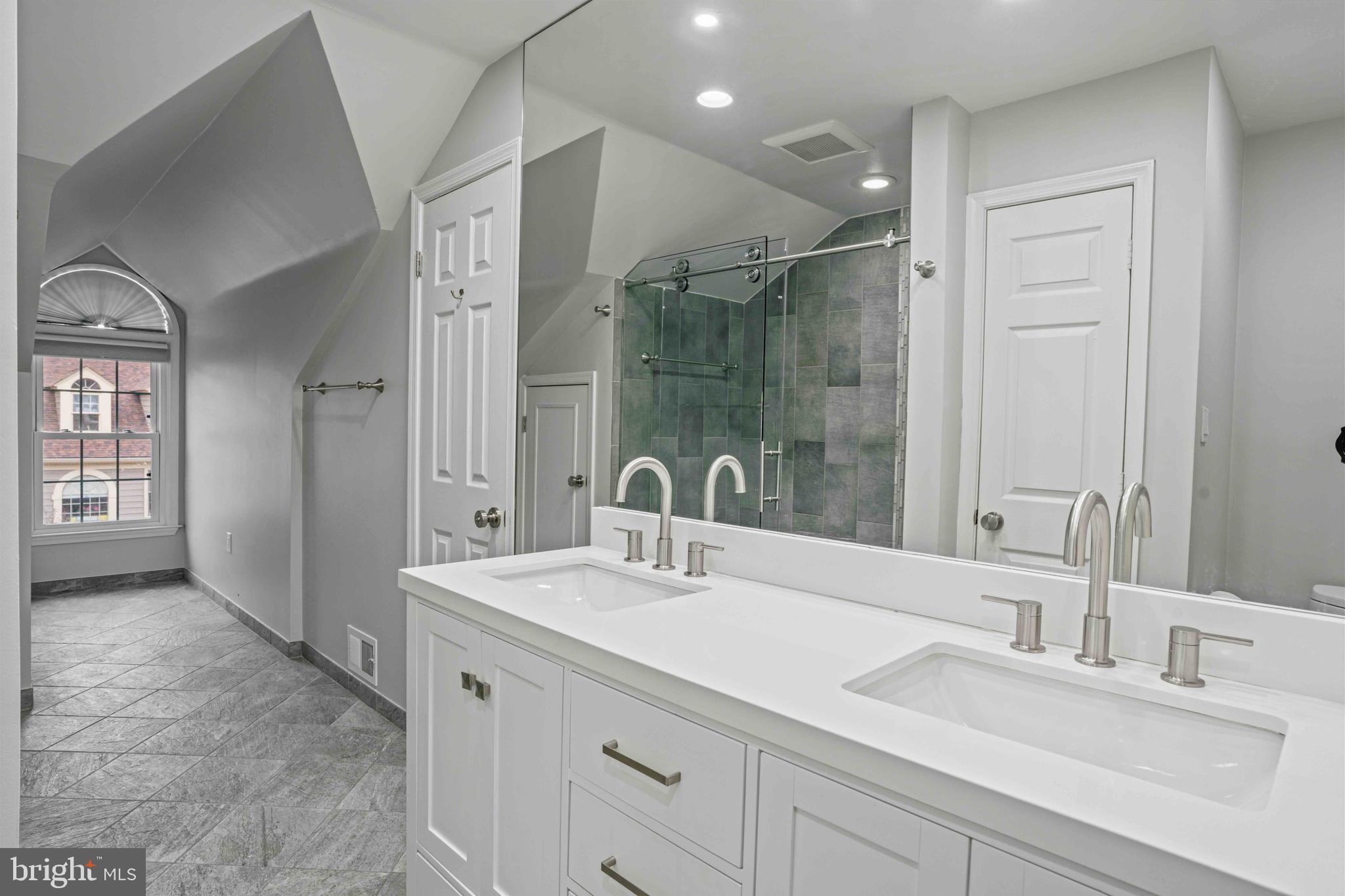 LUXBERRY COURTS - Residential