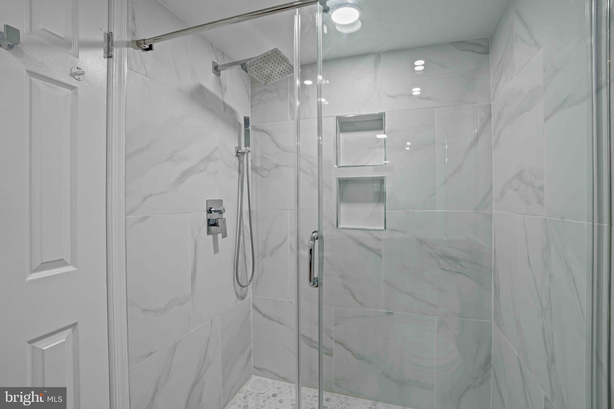 LUXBERRY COURTS - Residential