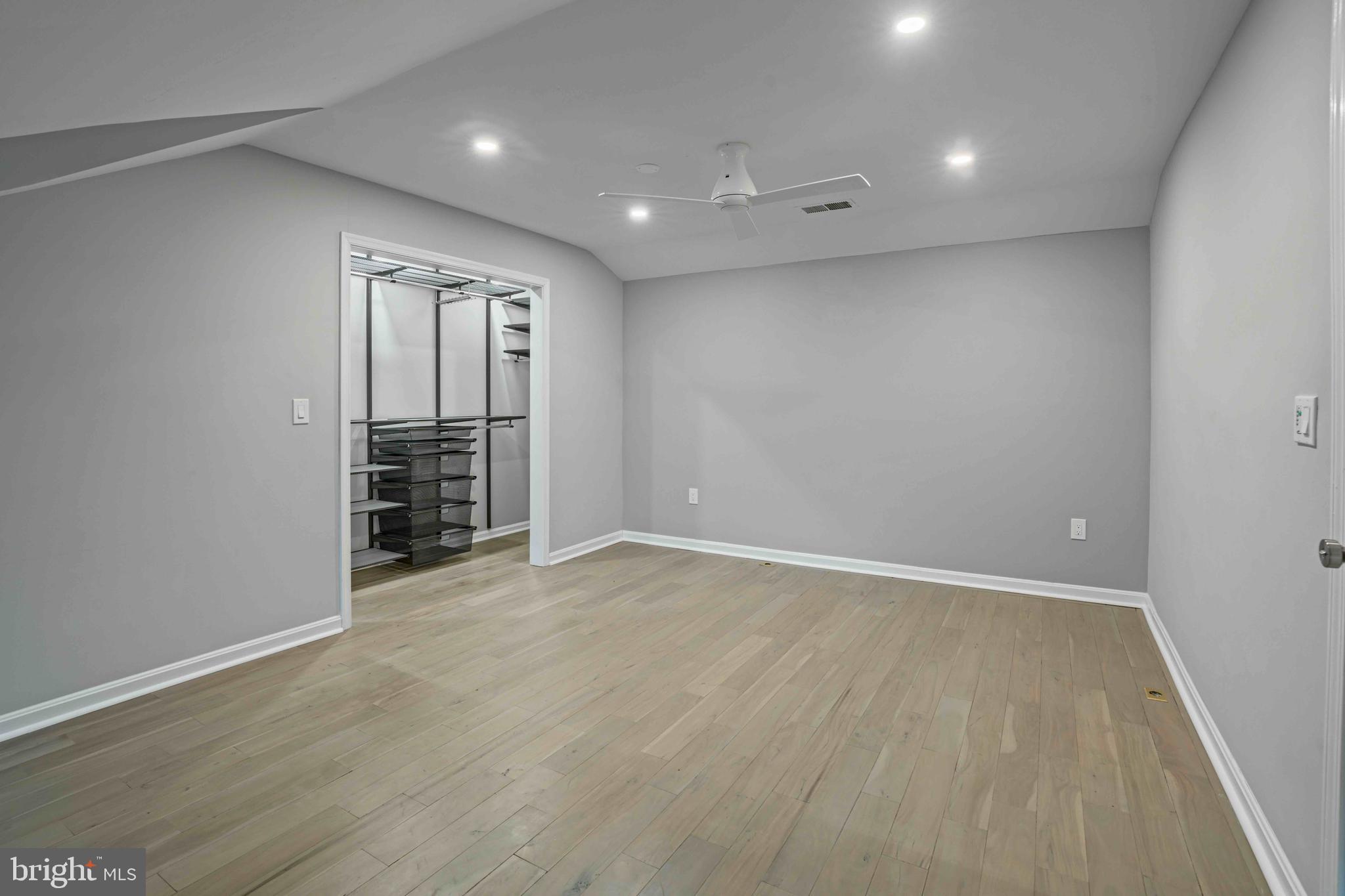 LUXBERRY COURTS - Residential