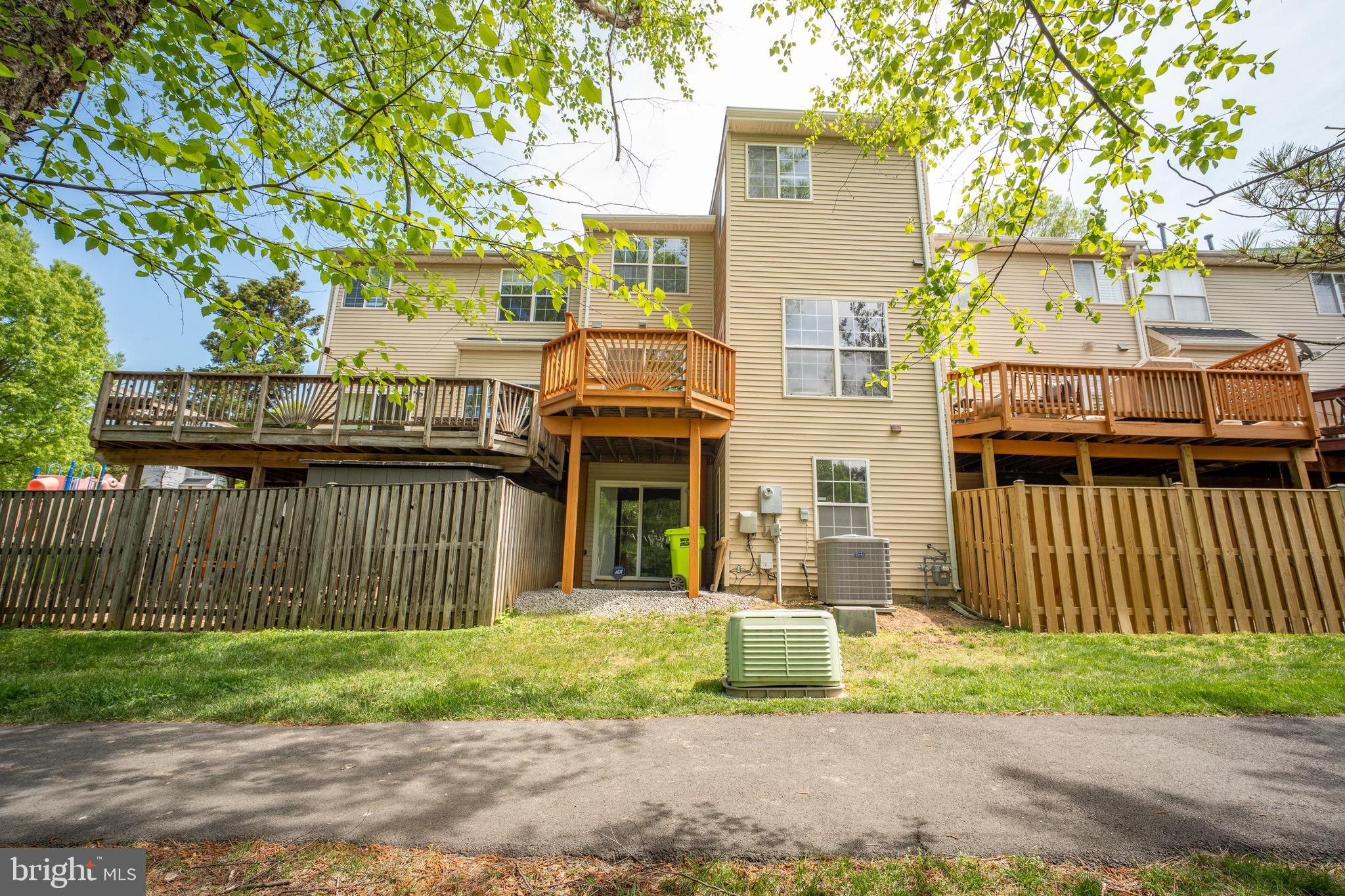 ISLAND CREEK - Residential