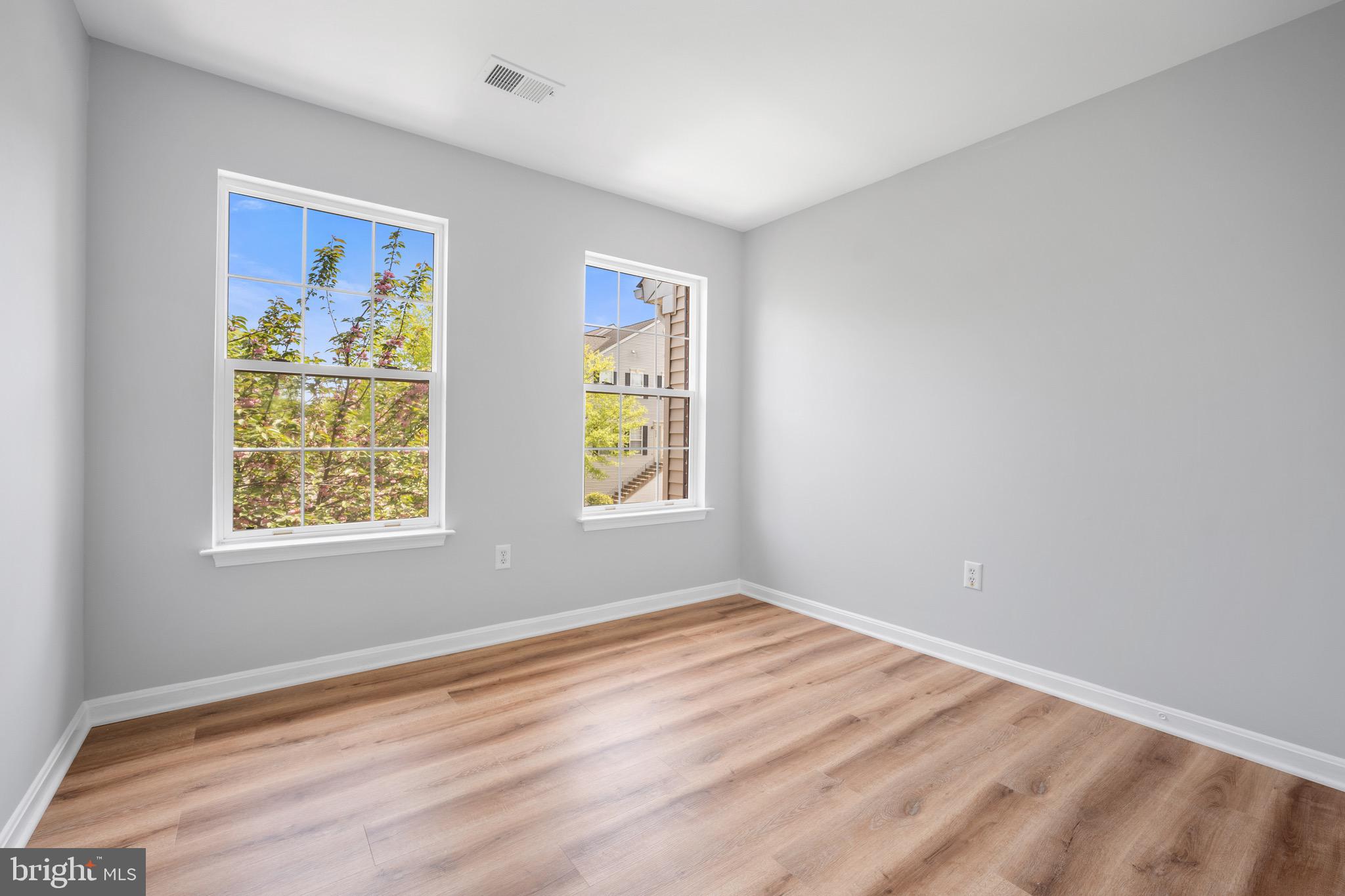 ISLAND CREEK - Residential